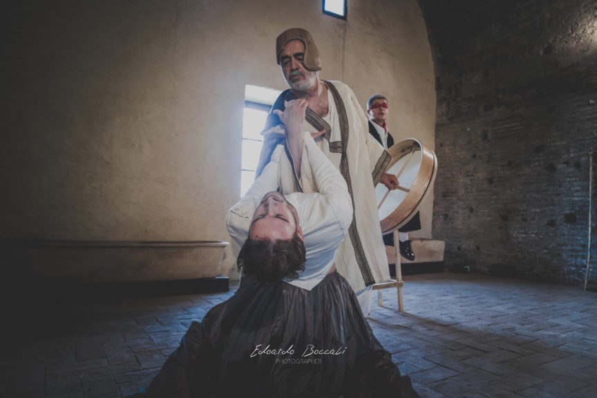 Dimmi Tiresia. Teatri di Pietra , debutto a Malborghetto,, foto Edoardo Boccali,con Luisa Stagni, Massimo Carrano, Lucresia SErafini e Luca Piomponi. Mda Produzioni Danza direzione Aurelio Gatti